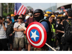 Hong Kong’da Göstericiler Ve Polis Yine Çatıştı