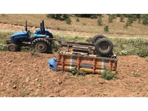 Ters Devrilen Traktör Römorkunun Altında Kalarak Hayatını Kaybetti