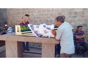 Arabada Bırakılan Ve Yanarak Can Veren Minik Melih’e En Acı Veda