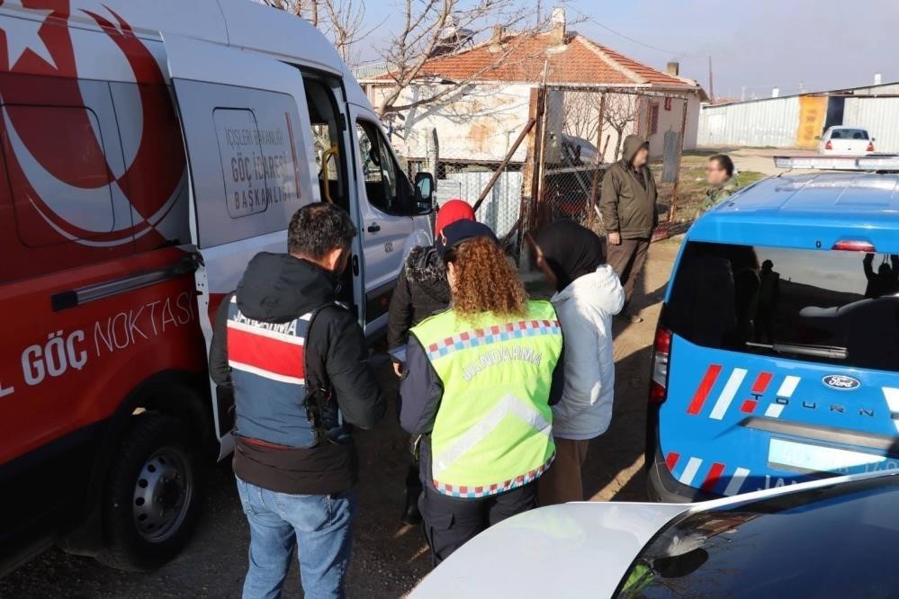 duzce-de-3-duzensiz-gocmen-yakalandi