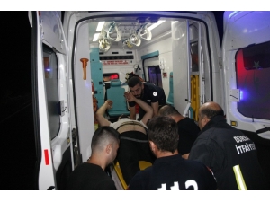 Otomobil Ve Hafif Ticari Araç Kafa Kafaya Çarpıştı: 1 Ölü, 2 Yaralı