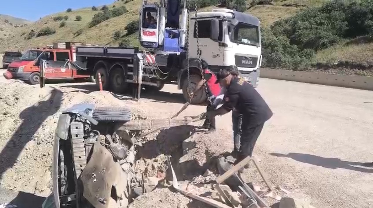 yuksekova-da-trafik-kazasi-3-yarali