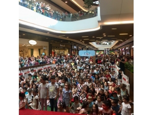 Çocuklar İbi Ve Tosi İle Eğlendi