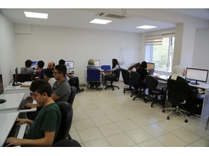 Gençler Bilgisayar Kursu İle Çağa Ayak Uyduruyor
