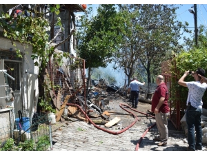 Odunlukta Çıkan Yangın Eve Sıçradı