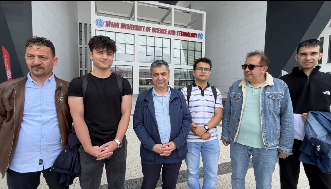 sivas-ta-universite-adaylari-sinav-heyecanini-prova-ile-attilar
