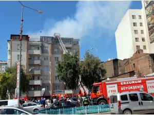 6 Katlı Binanın Çatısı Cayır Cayır Yandı