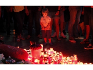 Romanya’da Kaçırılan Genç Kız İçin Halk Sokağa Döküldü