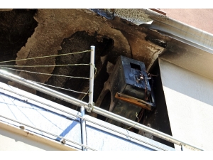 Küle Dönen Evdeki Türk Bayrağı’na Bir Şey Olmadı