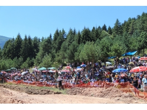 Kafkasör Yaylası’nda Düzenlenen Off-road Yarışları Nefes Kesti