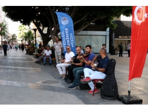 Mersin’in En İşlek Noktalarından Müzik Sesleri Yükseliyor