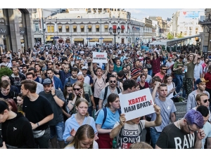 Rusya’daki Gösterilerde Binden Fazla Gözaltı