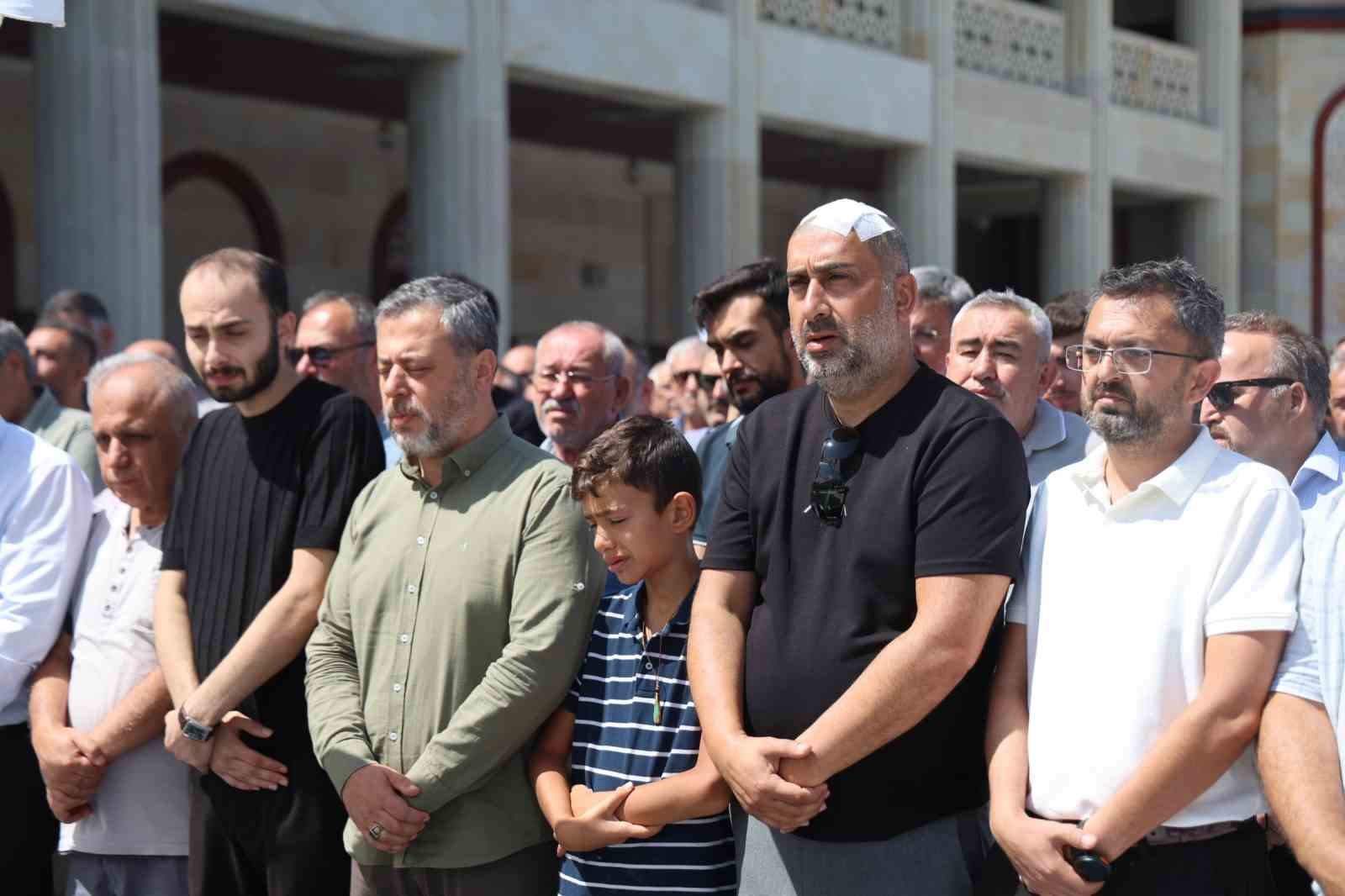kazada-hayatini-kaybeden-ilknur-ogretmen-son-yolculuguna-ugurlandi