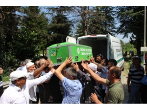 Selde Kaybolan Küçük Sinem Anne Ve Kardeşlerinin Yanına Defnedildi