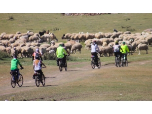 Bisikletçiler Festa 2200’de Erciyes’i Yaşayıp Kayseri’yi Keşfettiler