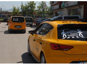 Ticari Taksi Sürücüleri, "Öncelik Yayanın" Demek İçin Bir Araya Geldi