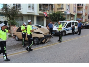 Ehliyetsiz Sürücünün Kullandığı Otomobil Hurdaya Döndü: 2 Yaralı