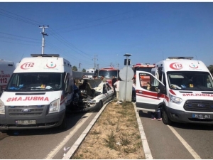 Ambulans İle Otomobil Çarpıştı, Hava Ambulansı Yola İndi