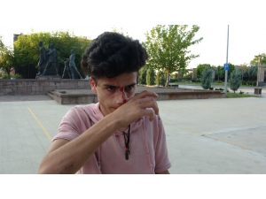 “Siz Beni Tanıyor Musunuz” Dedi, Ekmek Bıçağıyla Saldırdı