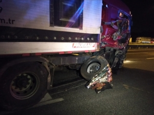 Başkent’te Tır, Yolda Lastik Değiştirenleri Biçti: 2 Ölü 1 Ağır Yaralı