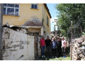 Sanatçı Yağız, İbrahim Erkal’ın Evini Ziyaret Etti