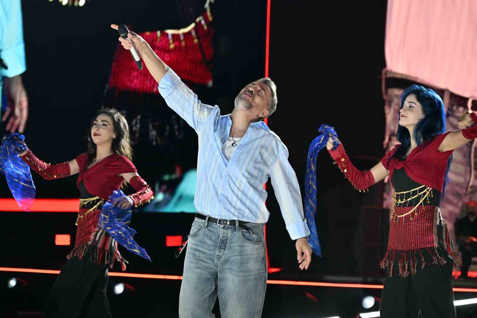 karadeniz-ezgileri-resul-dindar-la-erzurum-da-yankilandi