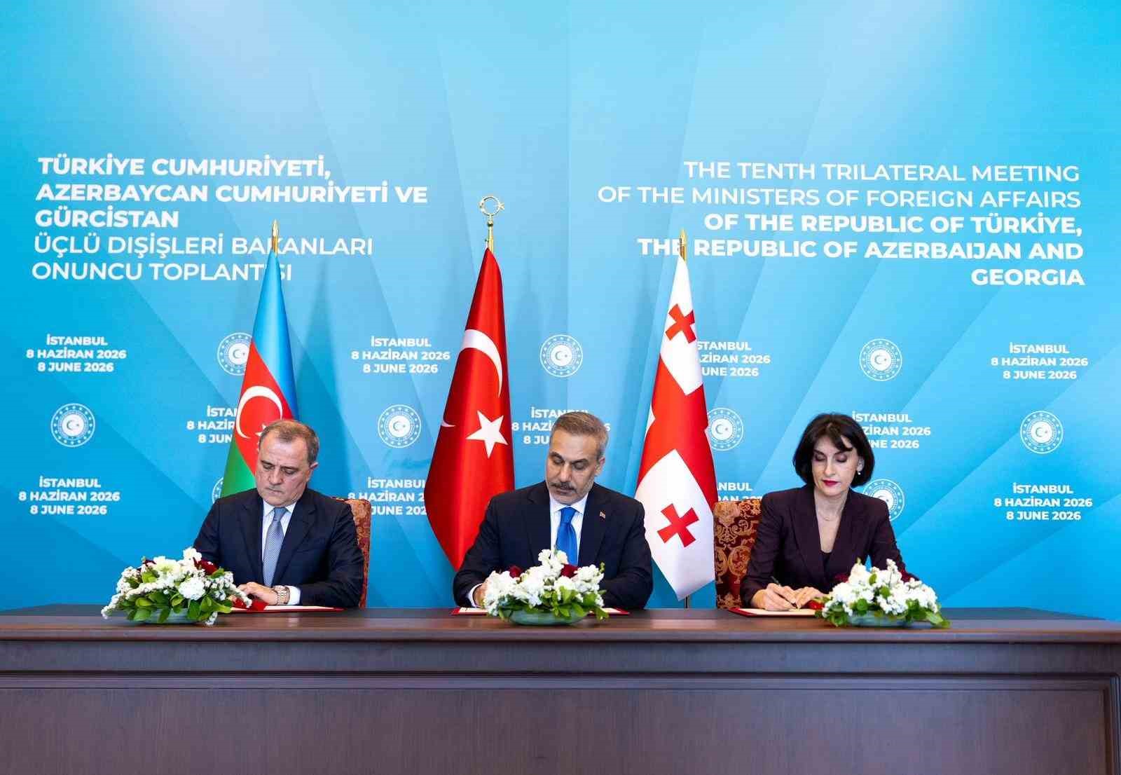 istanbul-da-turkiye-azerbaycan-gurcistan-arasinda-istanbul-bildirisi-imzalandi