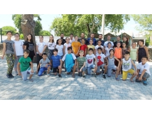 Burhaniyeli Öğrenciler Tatilde Oyun Öğreniyorlar