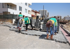 Karaköprü’de Yollar Kilitli Parkeyle Döşeniyor