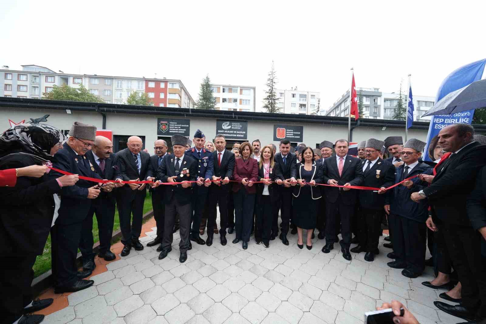 eskisehir-de-gaziler-ve-sehit-aileleri-tek-cati-altinda-toplandi
