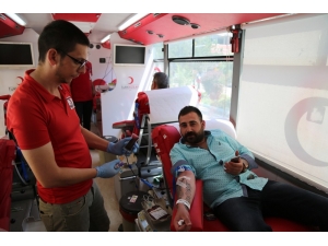 Minik Nehir İle İhtiyaç Sahipleri İçin Kan Ve Kök Hücre Bağışı