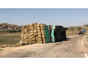 Saman Yüklü Kamyon Devrildi: 1 Yaralı