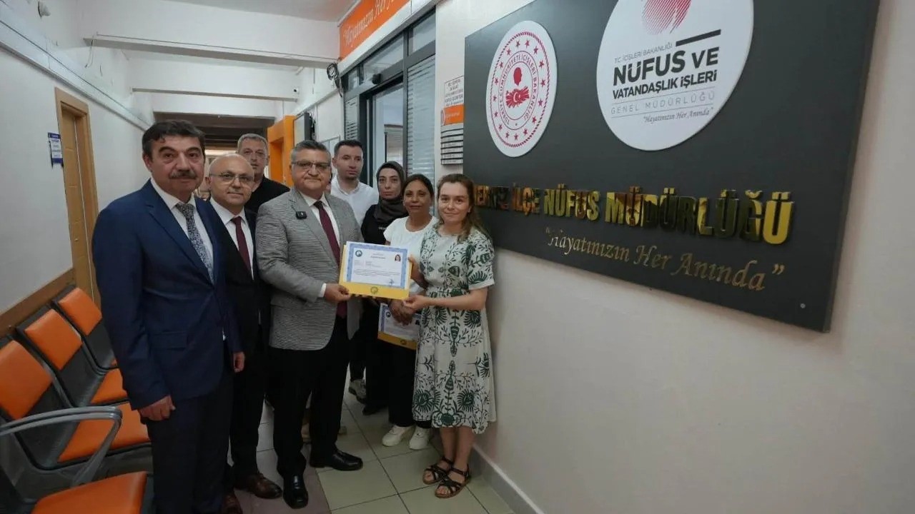 sinop-ta-rekor-memnuniyet-getiren-kamu-personeli-odullendirildi