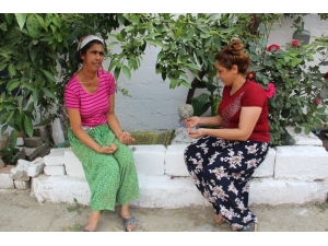 Evin Bahçesinde İlginç Şeyler Görünce Mezar Yaptırdılar