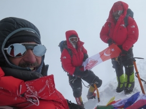 Türk Dağcılar 8058 Metrelik Gasherbrum 1 Dağı’nın Zirvesi’nde Bayrağımızı Dalgalandırdı