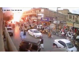 Pakistan’daki Patlama Güvenlik Kamerasında