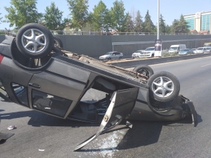 Başkentte Kontrolden Çıkan Otomobil Takla Attı: 1 Yaralı