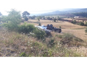 Kastamonu’da Sunta Yüklü Tır Tarlaya Devrildi