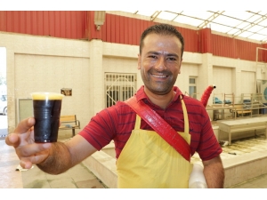 Evini Geçindirmek İçin Her Gün 20 Kilometre Yürüyor