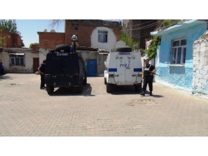 Komşusuna ’İsmimizi Verdin’ Deyip Kurşun Yağmuruna Tuttular