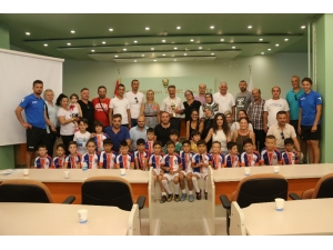 Şampiyonlar Başarıyı Kutladı