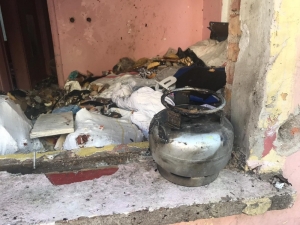 Yaşlı Adamın Panikle Dışarı Attığı Tüp Park Halindeki Otomobili Yaktı