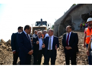 Bakan Turhan Trabzon’da Tepkilere Neden Olan Boztepe’deki Yol Ve Tünel İnşaatını İnceledi