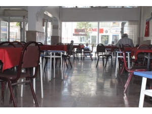 Bunaltıcı Sıcaklar Kıraathanelerin De Boş Kalmasına Neden Oldu