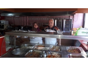 15 Yıldır Karı Koca Ev Yemeği Yapıp Satıyorlar