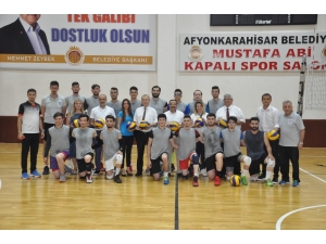 Afyon Belediye Yüntaş Spor Voleybol Takımı Yöneticileri Yeni Hedeflerini Anlattı