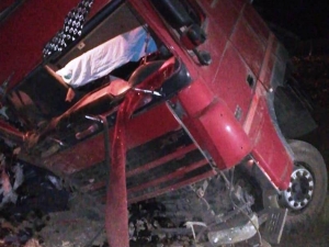 Şanlıurfa’da Tır Devrildi: 2 Yaralı