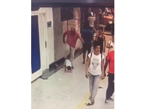 Minik Çocuğa Acımasız Tekme Kamerada