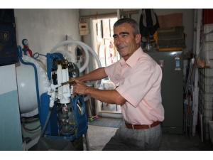 Yarım Asırlık Gazoz Makinesine Gözü Gibi Bakıyor