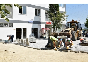 Tepebaşı Belediyesinden Cami Bahçelerini Güzelleştirme Çalışmaları